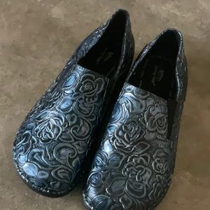 New Spring Step slip on shoes